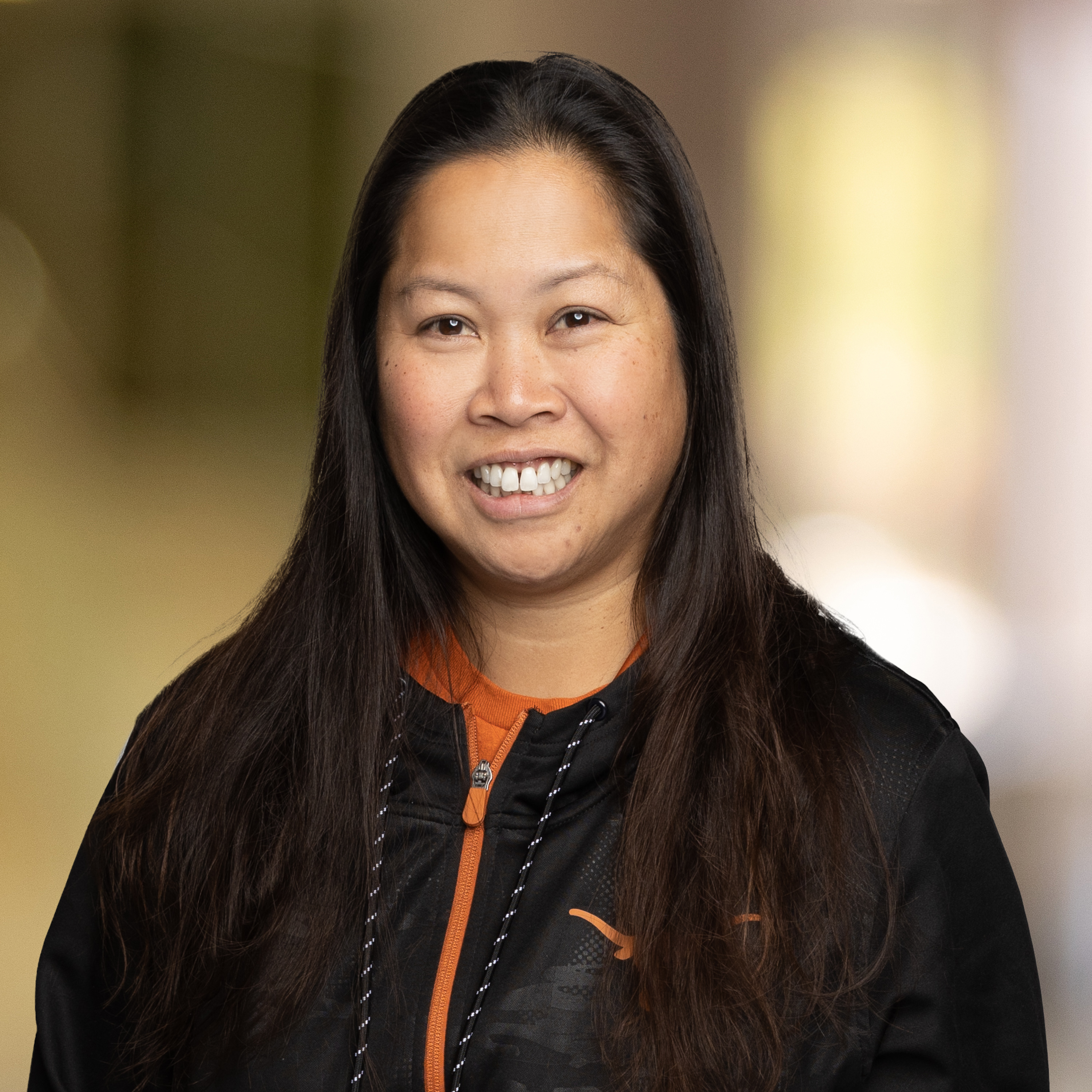 Lori Jonakin Headshot